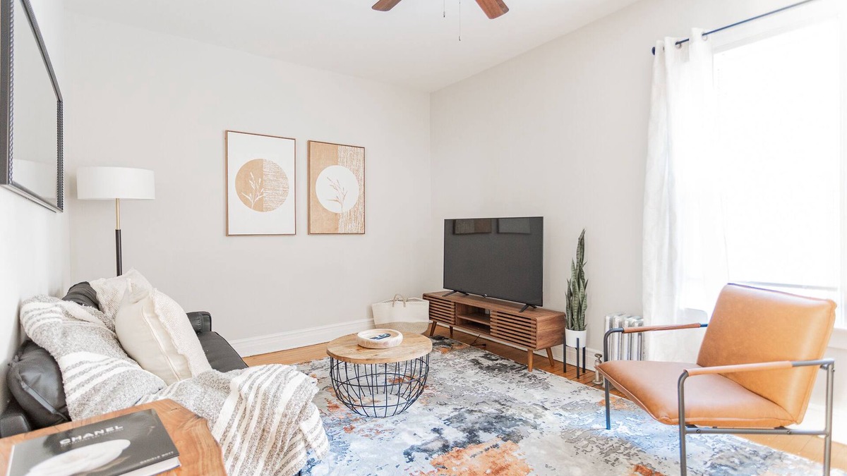Rogers Park House | VintageLoversEscape|Homey|Stylish1BR|CloseToBeach