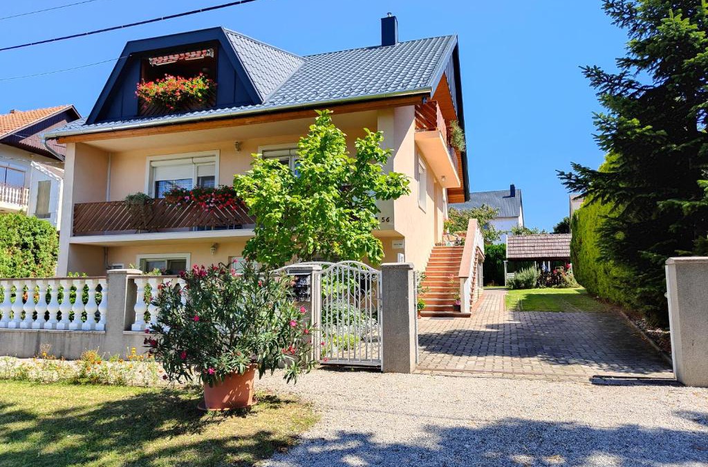 Heviz House | Viola House