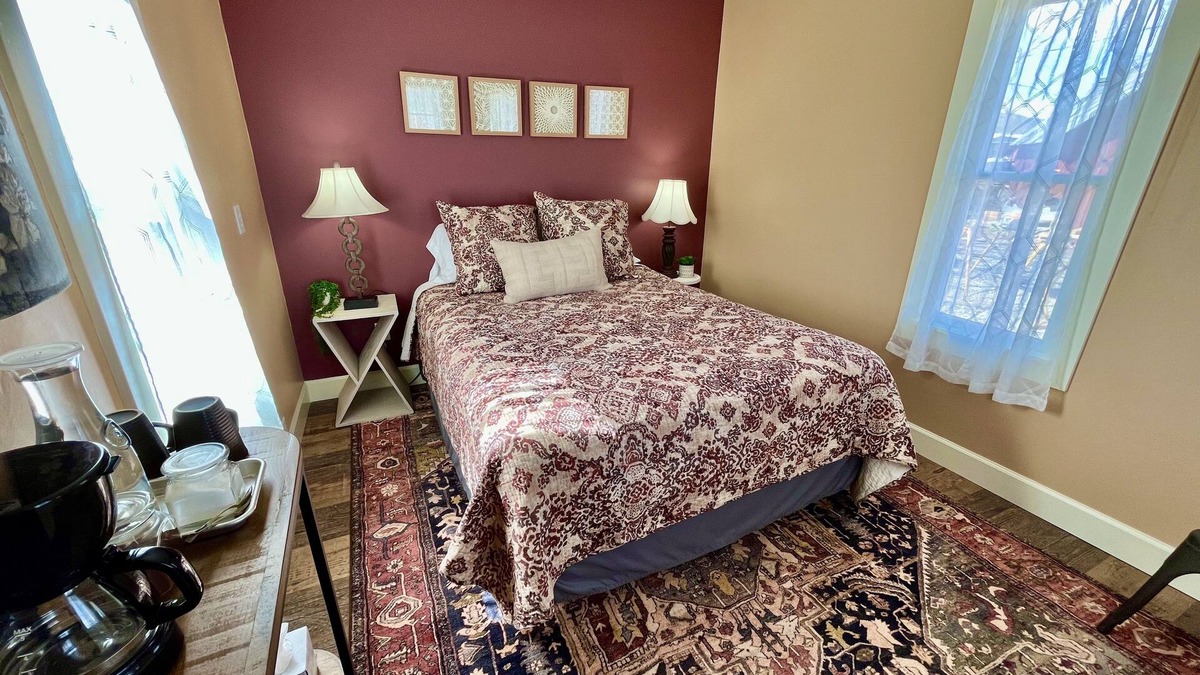 Lazear House | Violet Cottage at Zenzen Gardens