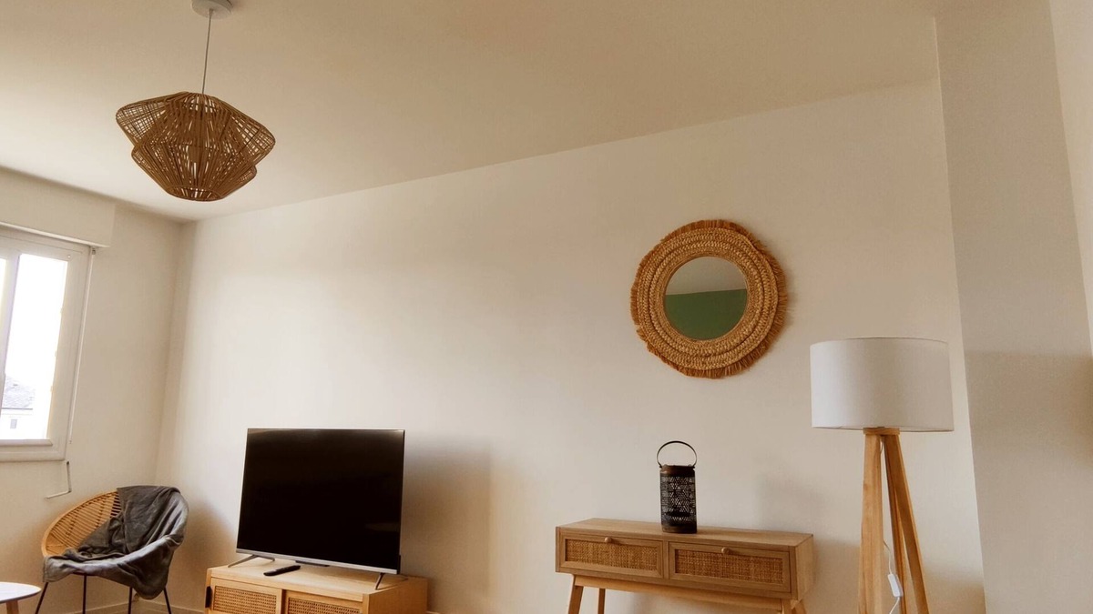 Saumur Apartment | Violettes Blanches ★ Cosy★ Private parking ★ TV ★ WiFi