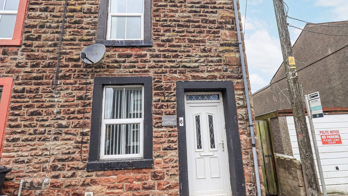 Dearham Cottage | VIOLEY COTTAGE, family friendly, with open fire in Dearham