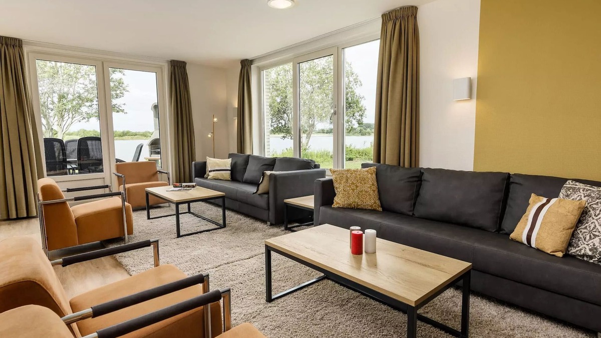 Municipality of Emmen House | VIP-Cottage für 12 Personen