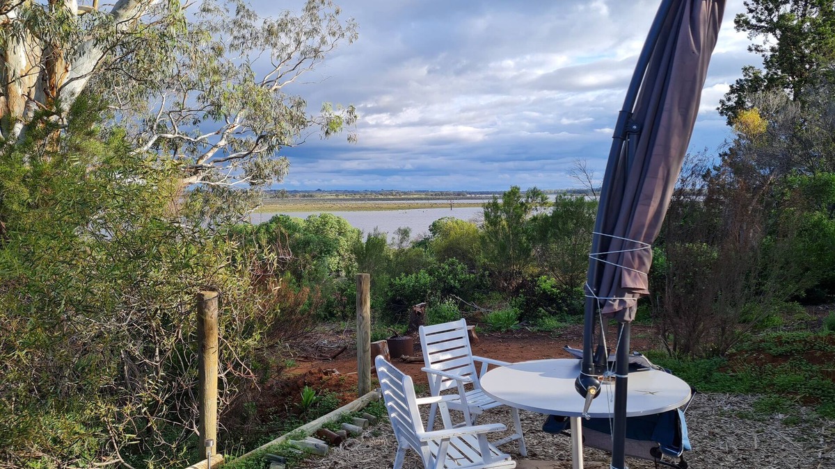 Glossop House | ***VIP glamping in the centre of the Riverland***