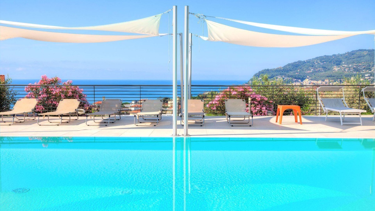 Diano Marina Apartment | ViP Panorama 2 - apartment in modern Hi-Tech villa, with Jacuzzi and pool, sea-view