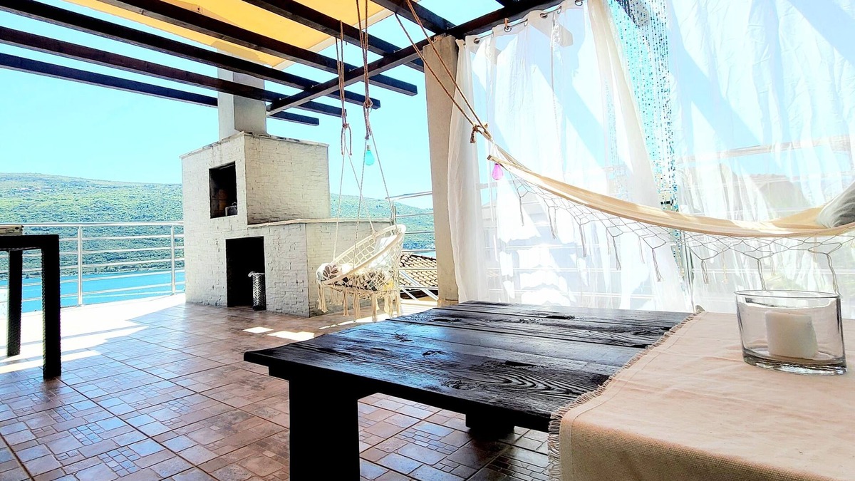 Kumbor House | VIP Villa Patio & Private Pool