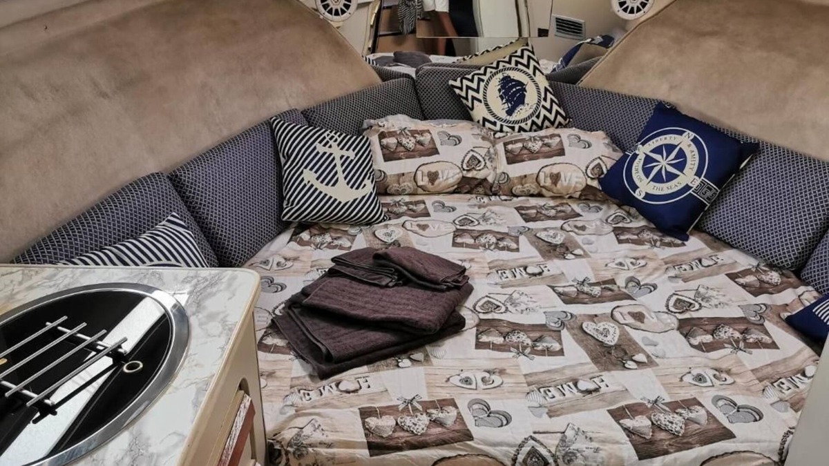 Santa Lucia Boat Rental | Virginia Bed and Boat