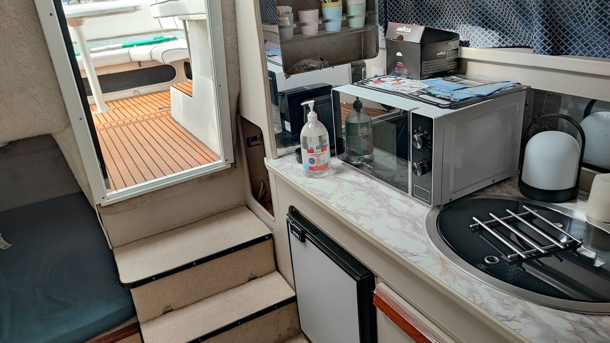 Santa Lucia Boat Rental | Virginia Bed and Boat