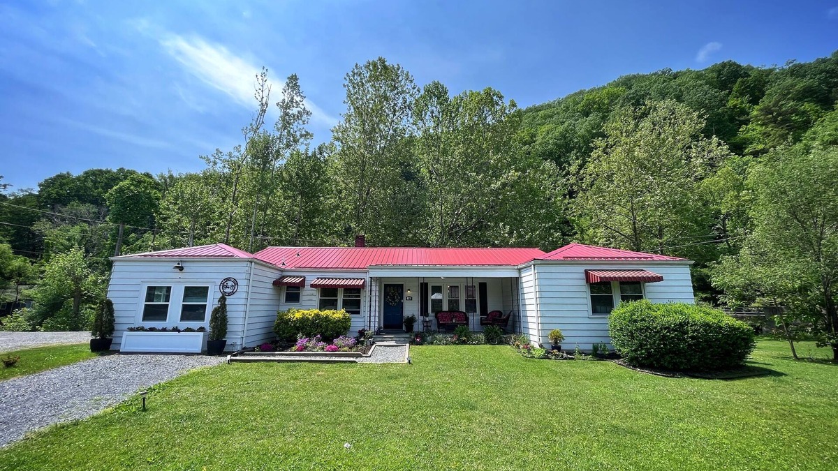 Damascus House | Virginia Creeper Trail in Front Yard, Deck overlooking the River in Back Yard!