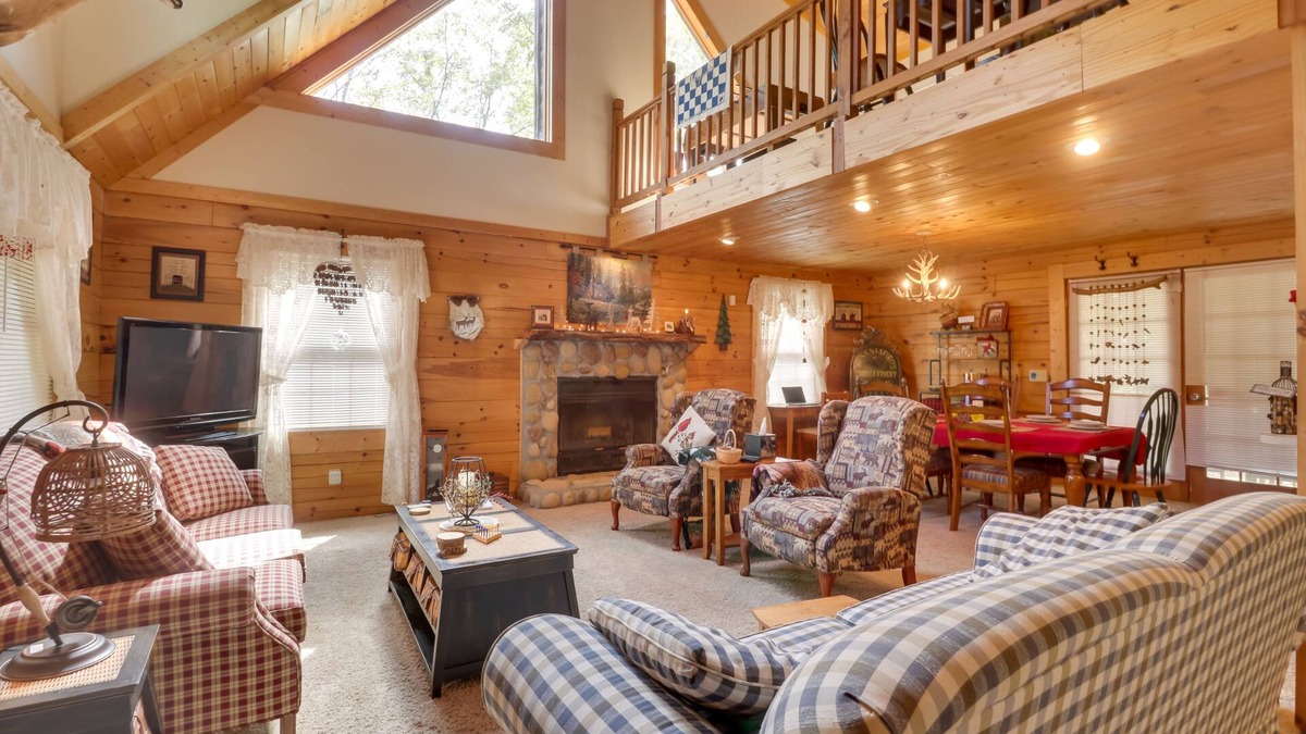 Fulks Run Cabin | Virginia Mountain Cabin w/Decks & Fireplaces