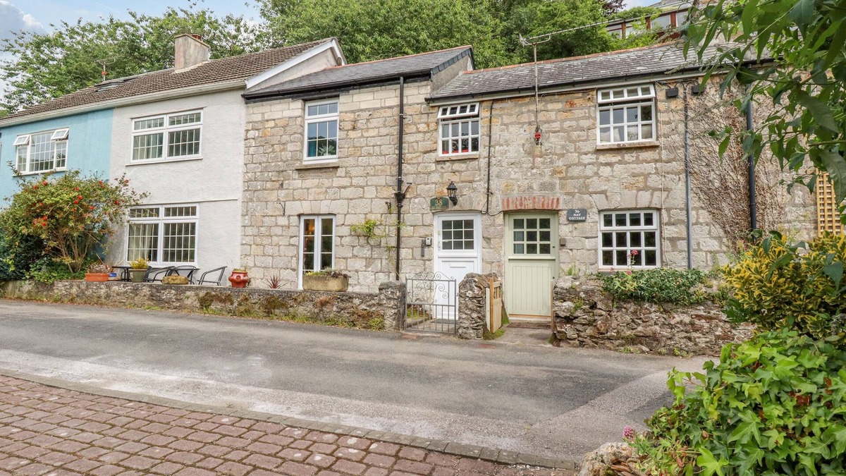 Pentewan Cottage | VI’S VALLEY VIEW, pet friendly, character holiday cottage in Pentewan
