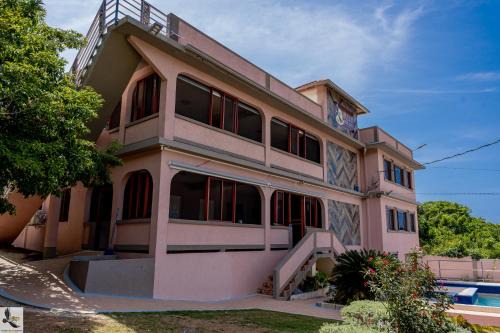 Runaway Bay House | Vision with Dreams VIlla