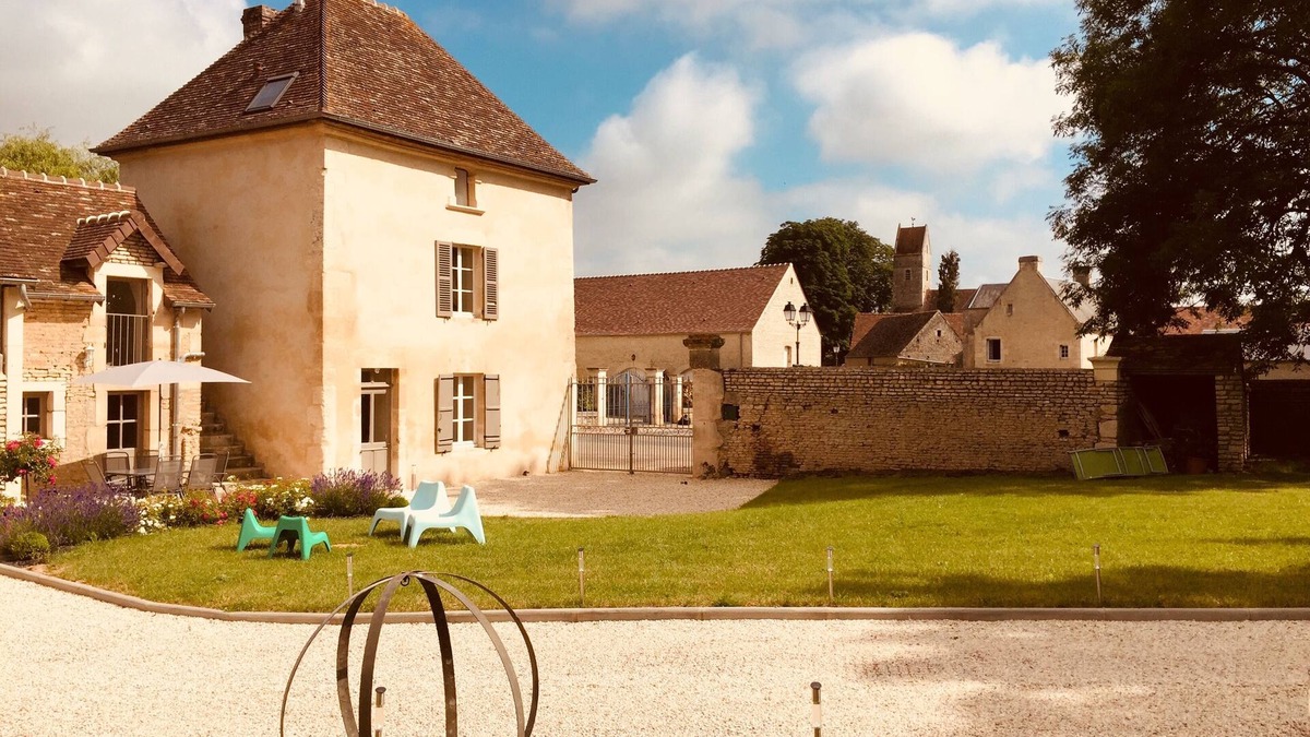 Epaney Cottage | Visit Normandy with family or friends easily thanks to this central place