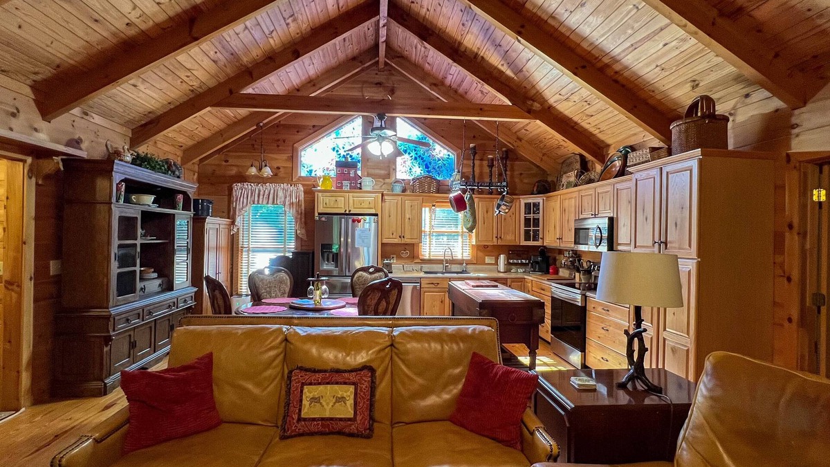 Pine Mountain Cabin | Visit Sparkleberry and see Callway's Pumpkins and Fantasy in Lights!