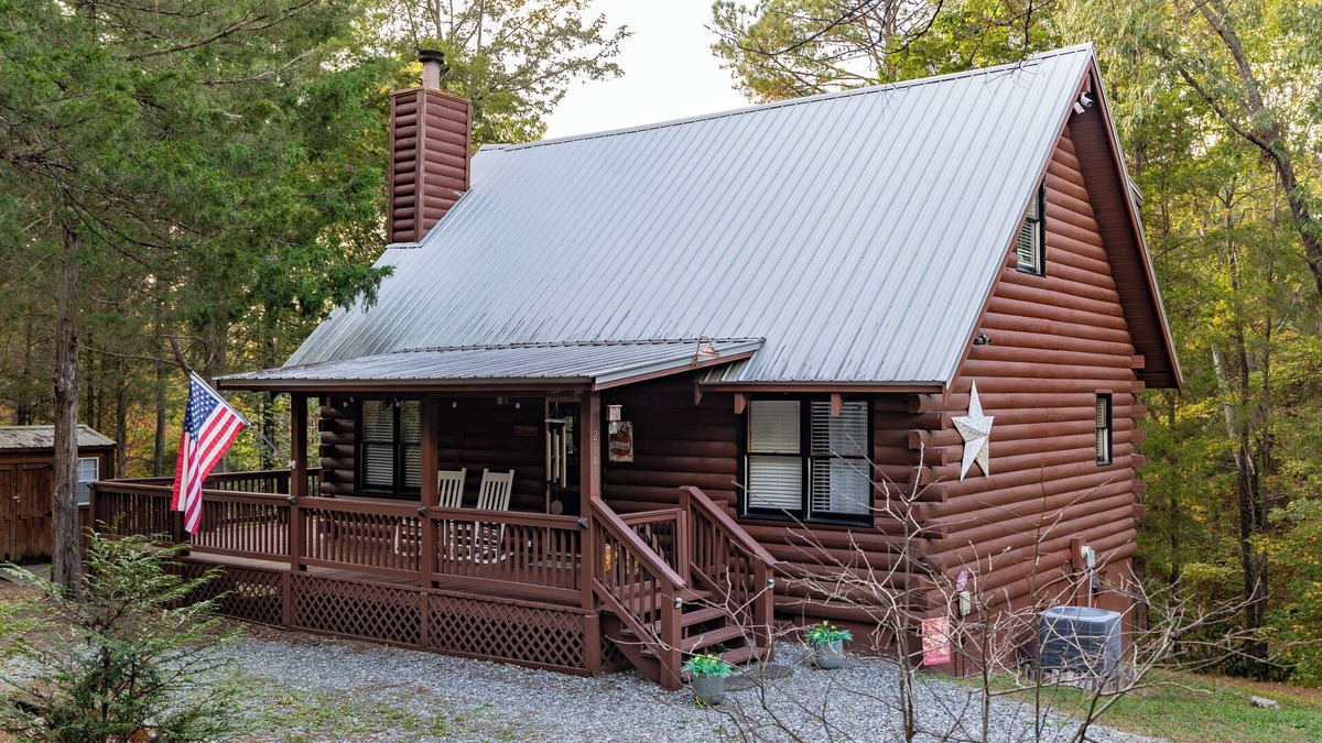 Pine Mountain Cabin | Visit Star Haven and come see Callaway's Pumpkins and Fantasy in Lights!