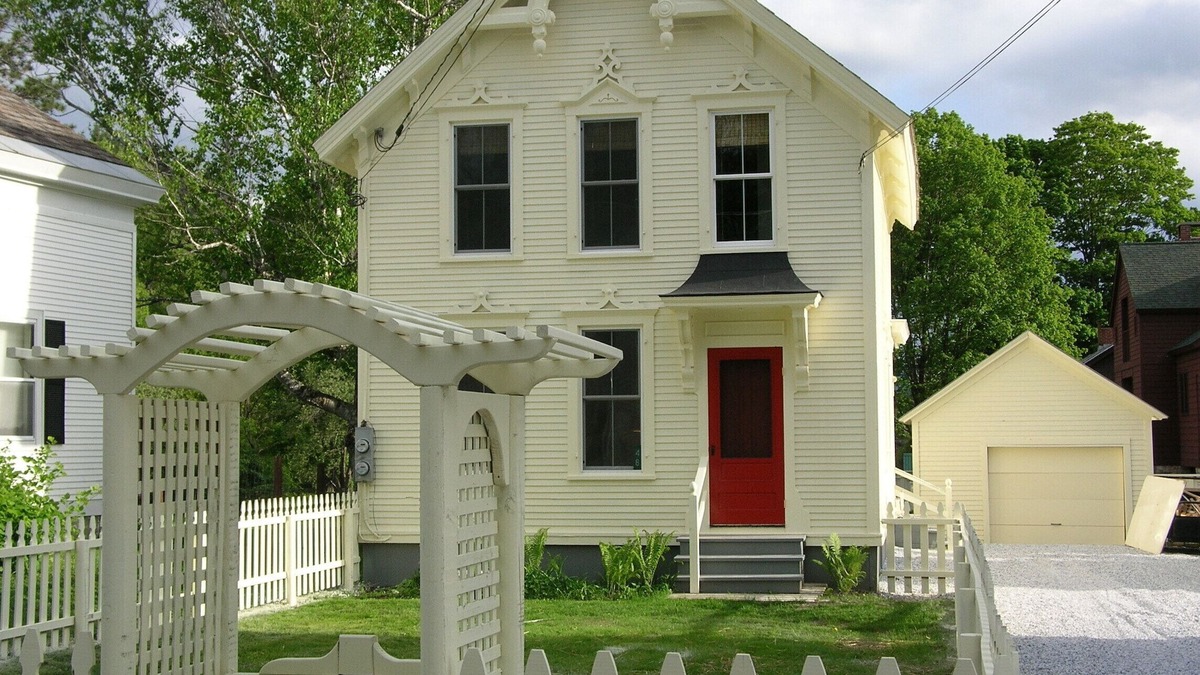 Wallingford House | Visit- StayinVermont.org - Village Victorian Classic - Pet Friendly