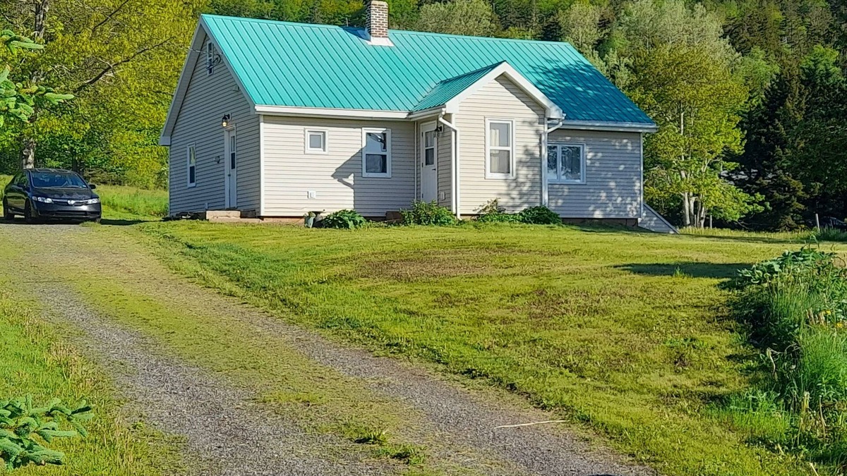 Lower Blomidon House | Visit the beautiful Annapolis Valley of Nova Scotia at Blomidon Vacation Rentals