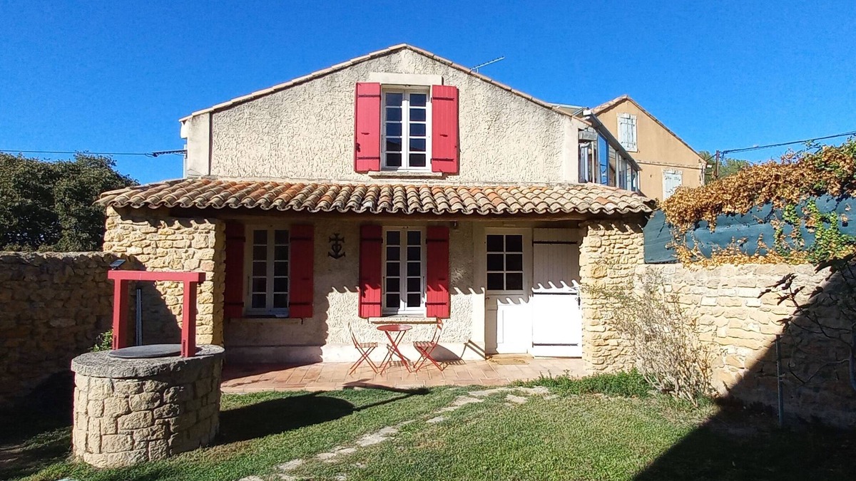Salon-de-Provence House | Visit the Provence during the late season