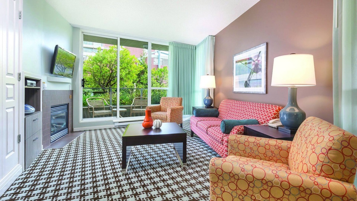 Inner Harbour Resort | Visit the World-Famous Butchart Gardens!