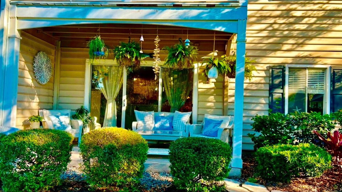 Demere Park Condo | Visit this classy one bedroom condo located in the popular Ocean Walk complex.