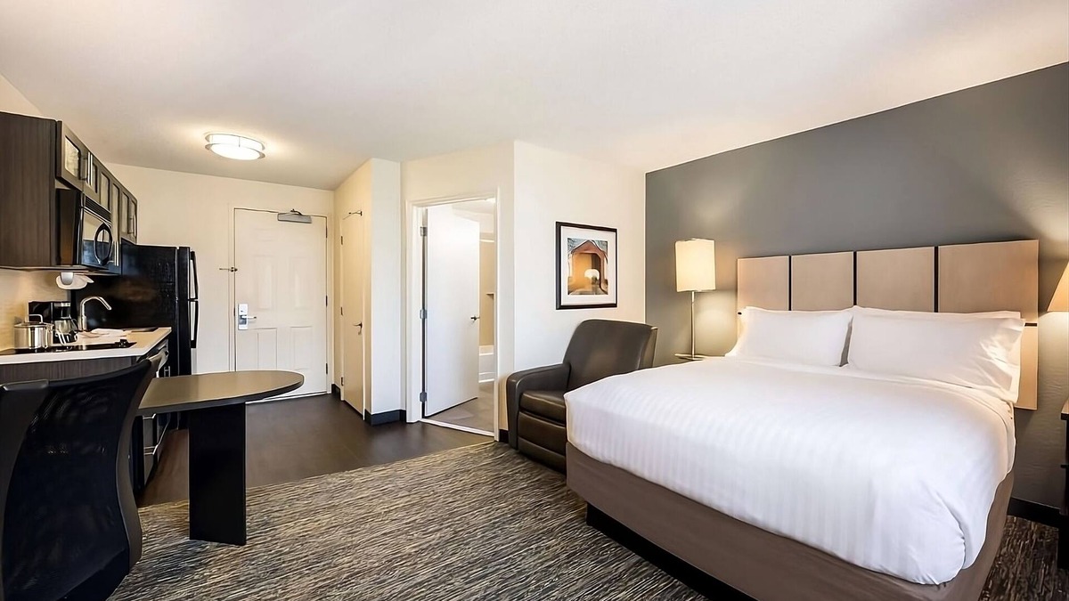 Bryant Pattengill West Resort | Visit University of Michigan Museum of Natural History! Pets Allowed, Kitchen!
