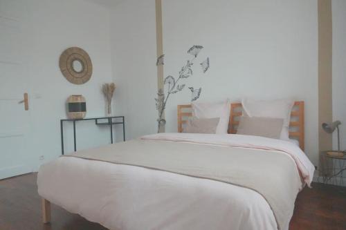 Clamart Apartment | Visiter et travailler près de Paris - Kalula