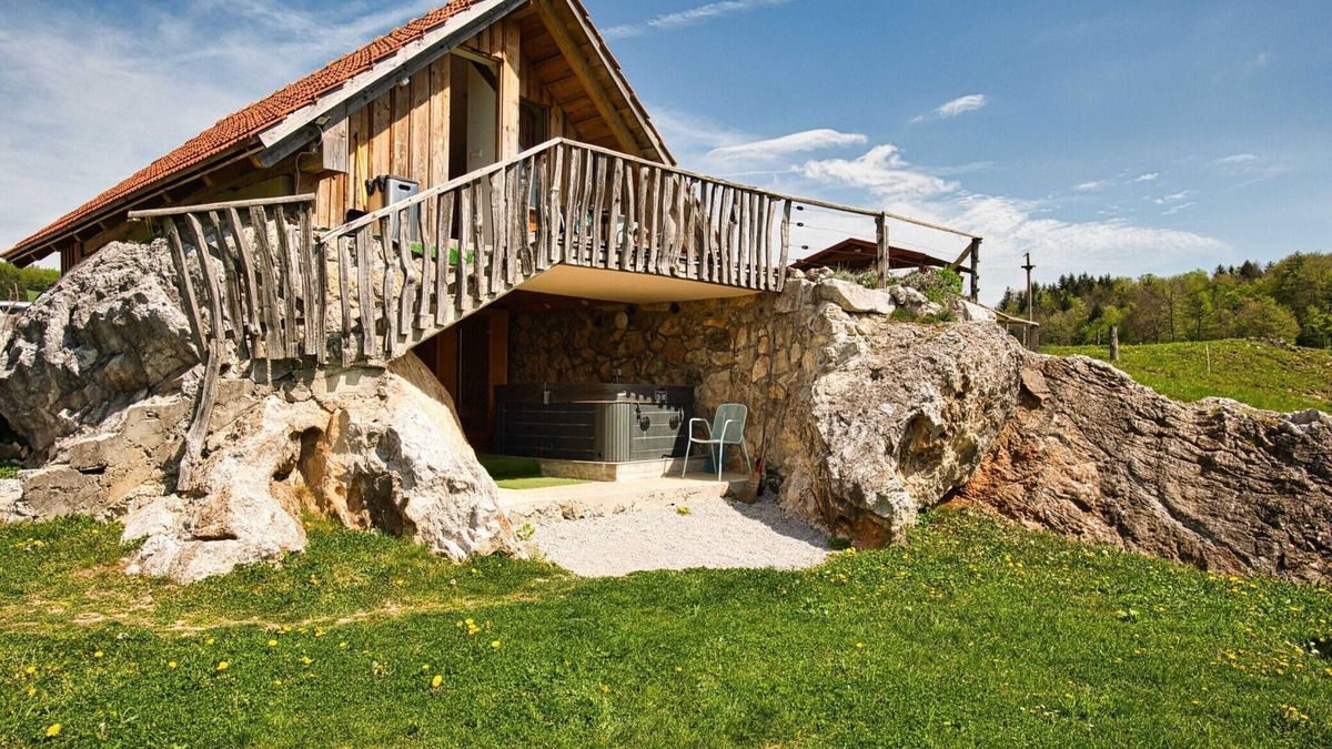 Ivancna Gorica Cottage | Visnja Gora Meadow Hideaway with Terrace - One Bedroom Cottage with Terrace