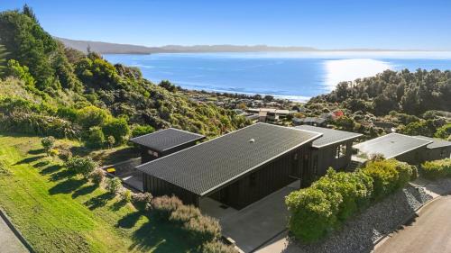 Pohara House | Vista al Mar