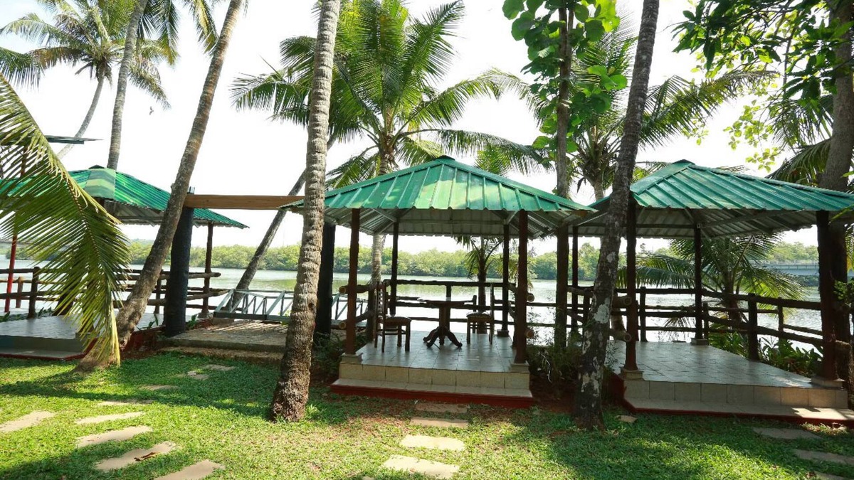 Kannur Villa | Vista Al Rio Villa Lakeside Stay in Heart of Kannur