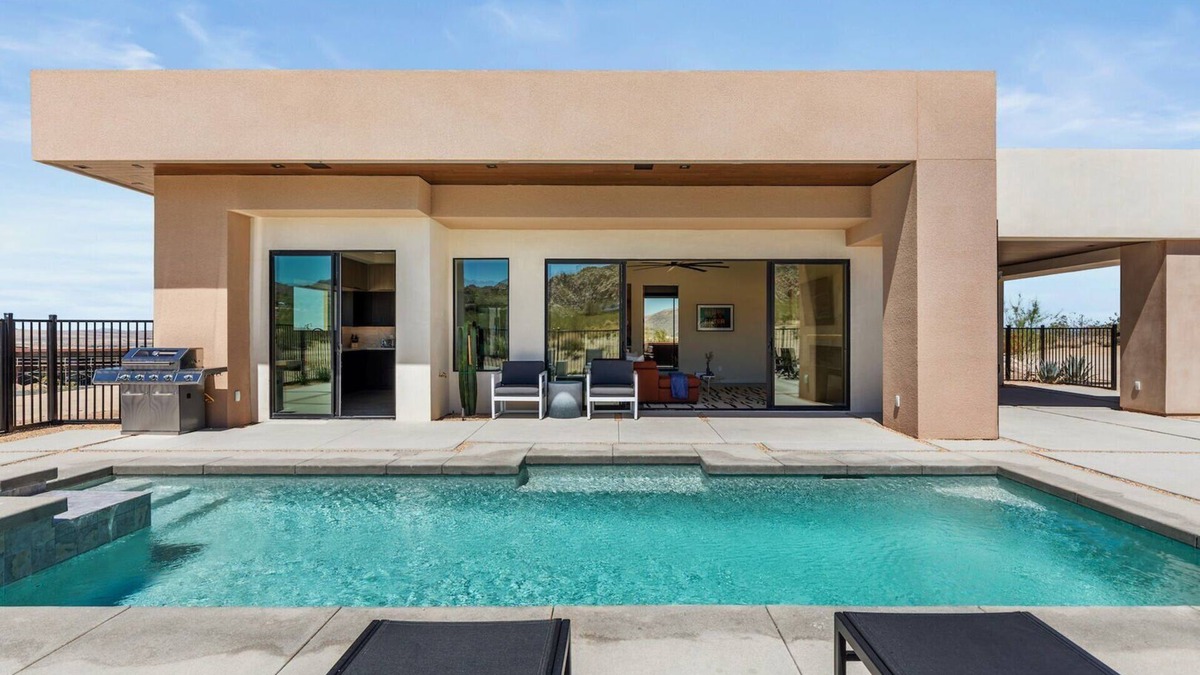 Panorama Heights House | Vista B at Panorama Villas by Fieldtrip | Luxury 2br w Pool and Views