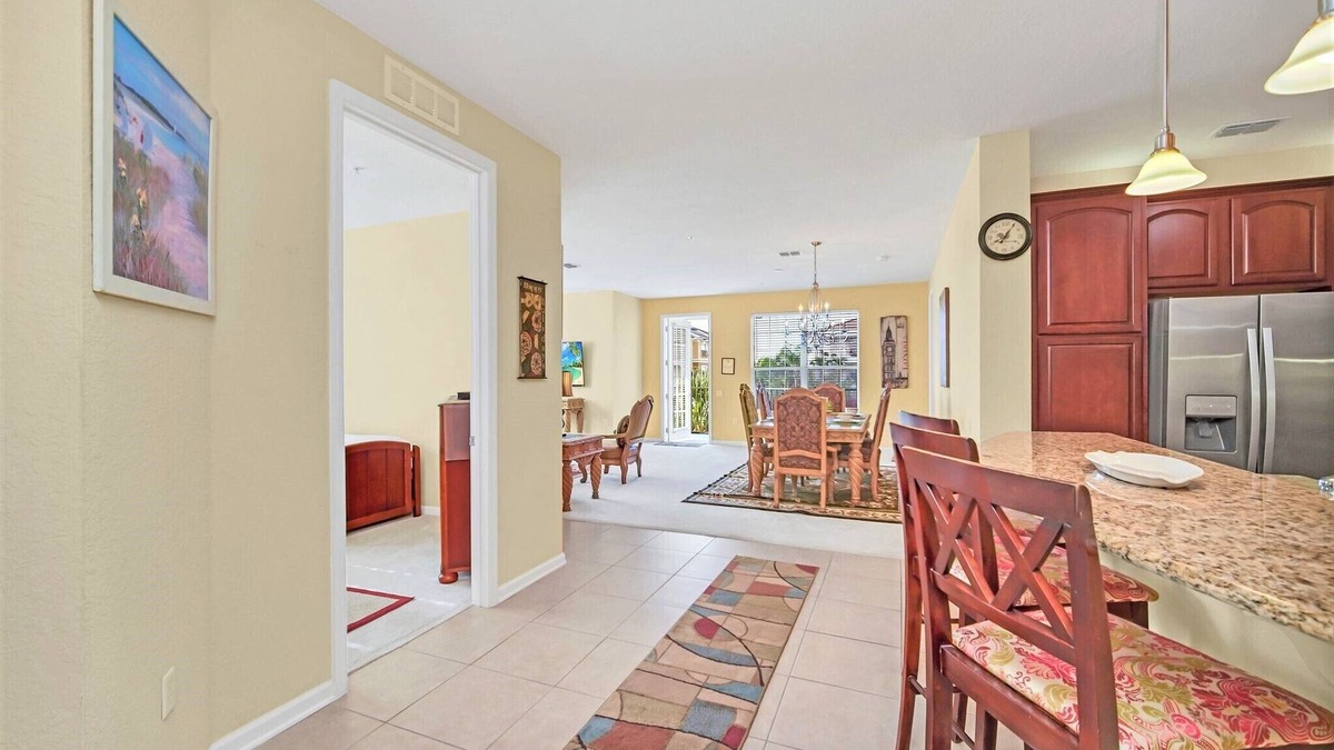 Florida Central Atlantic Coast Condo | Vista Cay 3 Bed 2 BT Huge Upscale King WOW