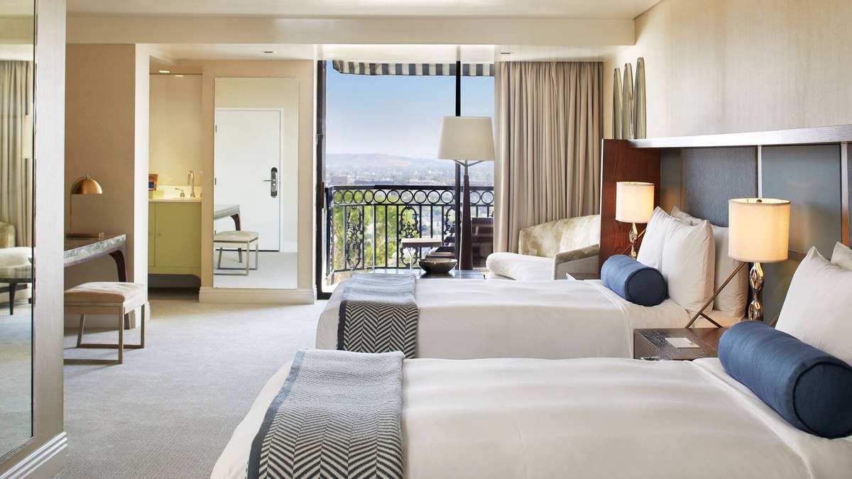 Norma Triangle House | Vista Double Suite at The London West with Complimentary À La Carte Breakfast