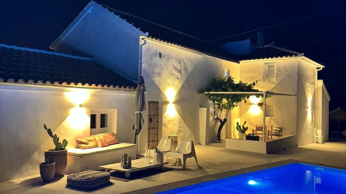 Encinarejo de Cordoba Villa | Vista Las Colinas - panoramic views with private pool
