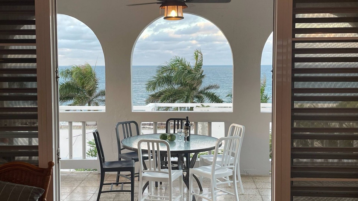 Bravos de Boston House | Vista los Arcos-Panoramic Ocean Views in Bravos; A/C, Great Wifi, Walk to Beach