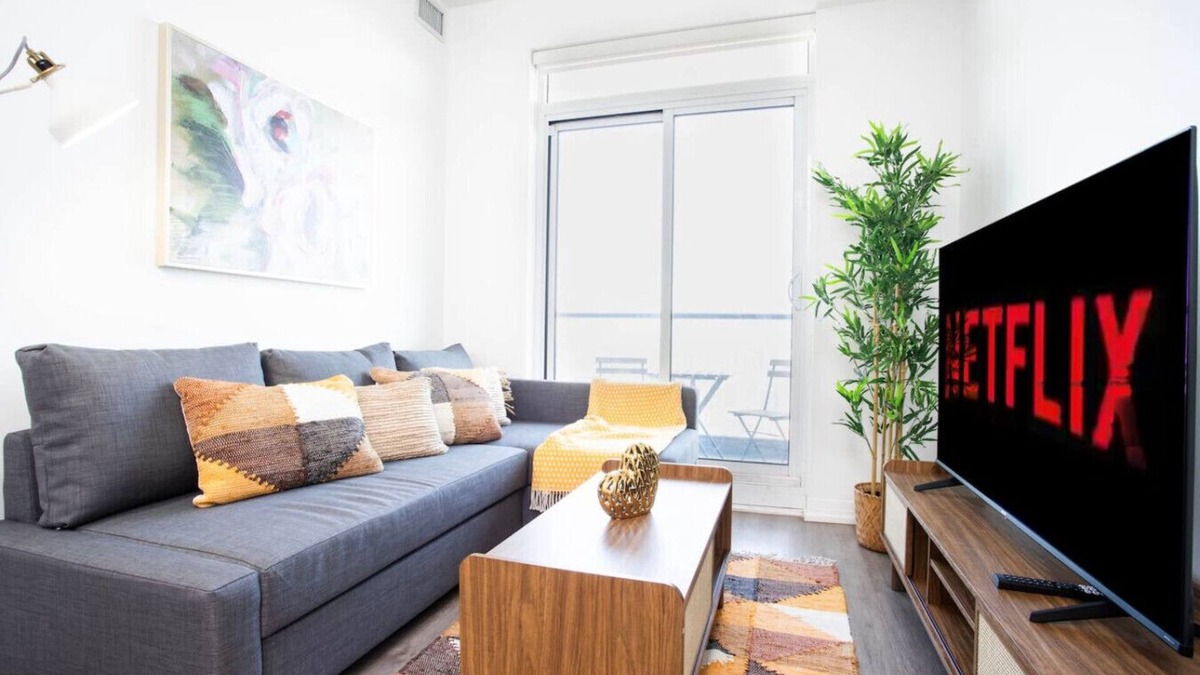 Garden District Hotel | Vista Suites - 2BR - 10 min walk to Eaton Centre