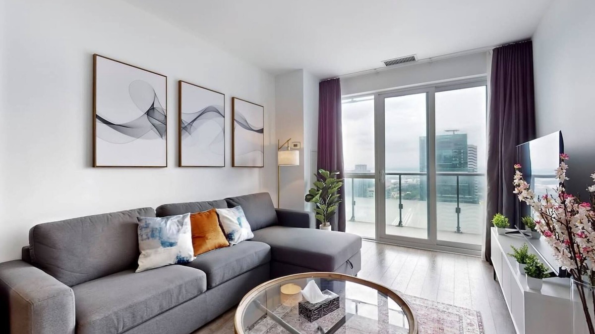 Toronto Entertainment District Hotel | Vista Suites - Downtown 1BR - Rooftop Pool/Gym/Hot Tub