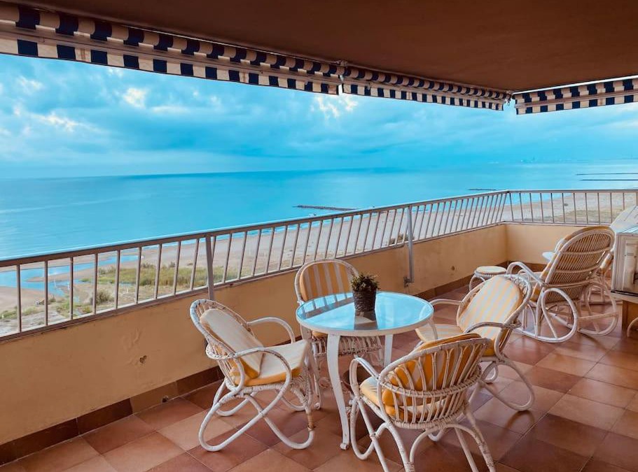 La Pobla de Farnals Apartment | Vistas únicas al mar en primera linea