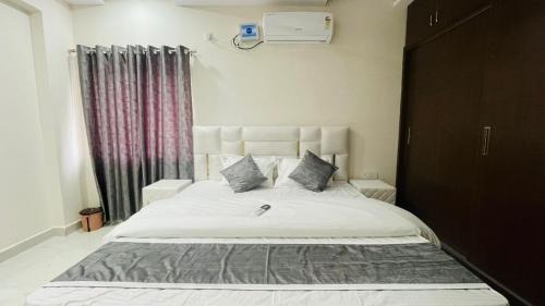 Kukatpally Housing Board Colony Apartment | Viswanadhuni's Antilia Comfort Stay Inn 3BHK