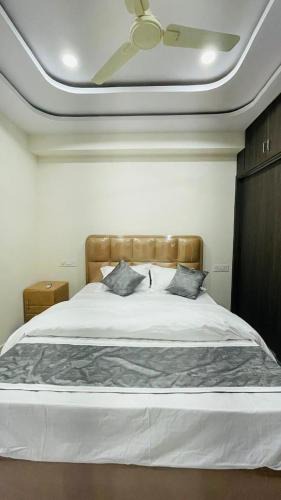 Kukatpally Housing Board Colony House | Viswanadhuni's Antilia Comfort Stay Inns Single Rooms
