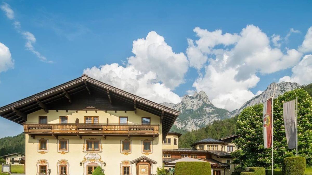 Unken Bed & Breakfast | Vitaloase to the Three Brothers - Romantikstadel