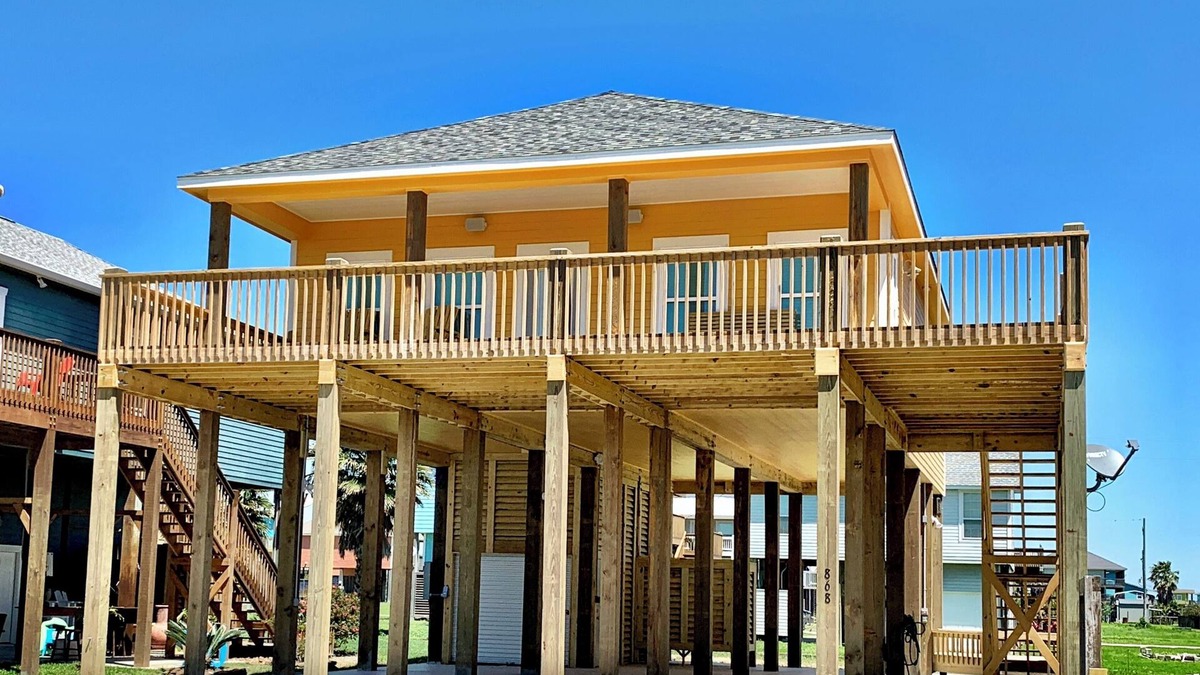 Crystal Beach House | Vitamin Sea! 3 Bedroom 2 Bath, Beach Access, WIFI!