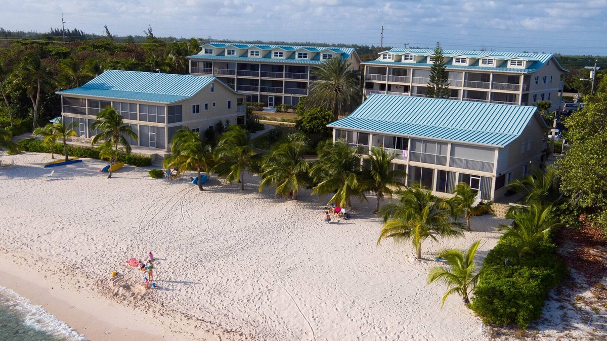 Savannah Condo | Vitamin Sea - Beachfront and ground floor at Coral Bay