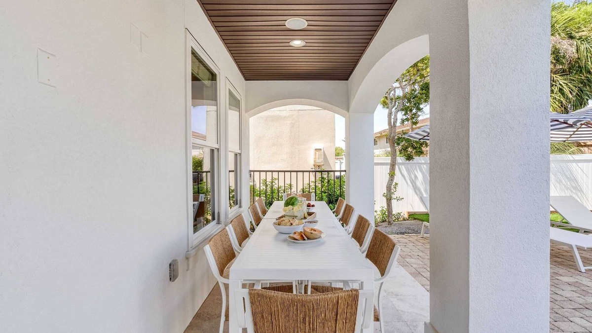 Frangista Beach Condo | Vitamin Sea by Avantstayminutes From the Beach!
