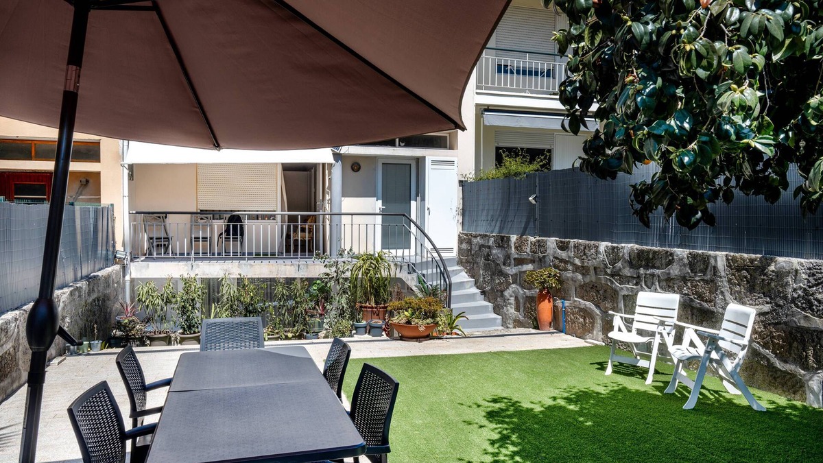 Paranhos Villa | VIVA Casa do Galo - Big family house with parking spot