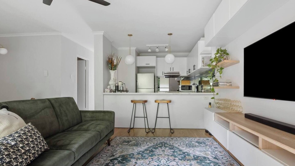 Glebe Apartment | Viva Verdant Stroll to Darling Harbour and CBD
