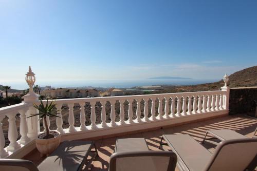 Chayofa Villa | ViVaTenerife - Villa with pool, jacuzzi and sea view