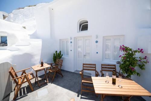Finikia Apartment | Vivid Caves 1 bedroom Cavehouse