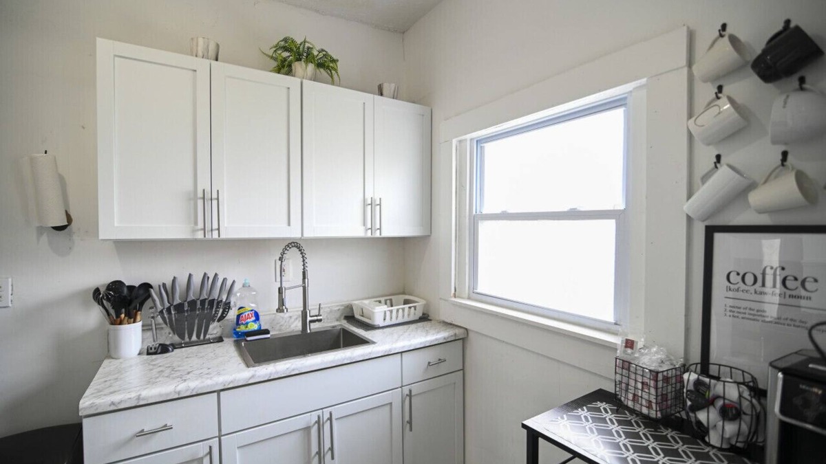 East Cleveland Apartment | Vivid Harmony | Themed | Sleeps 16