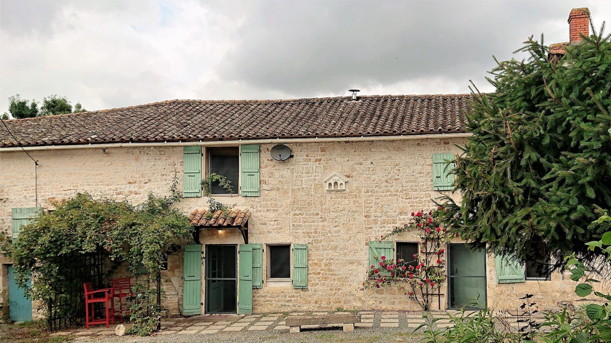 Paizay-le-Tort Cottage | Vocation Home FR Stone Cottage centre of Poitou-Charentes, La Rochelle & Cognac
