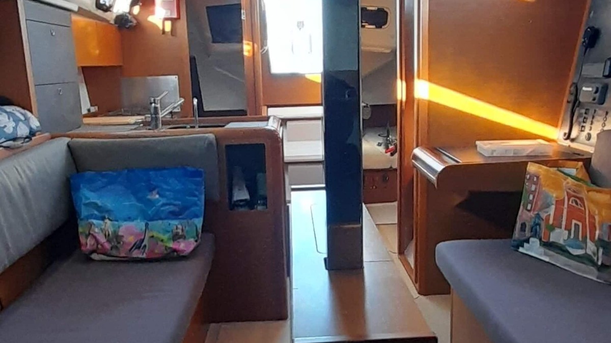 Figarella Boat Rental | Voilier à Saint Florent, au Cœur du Village, Proche de Toutes les Commodités