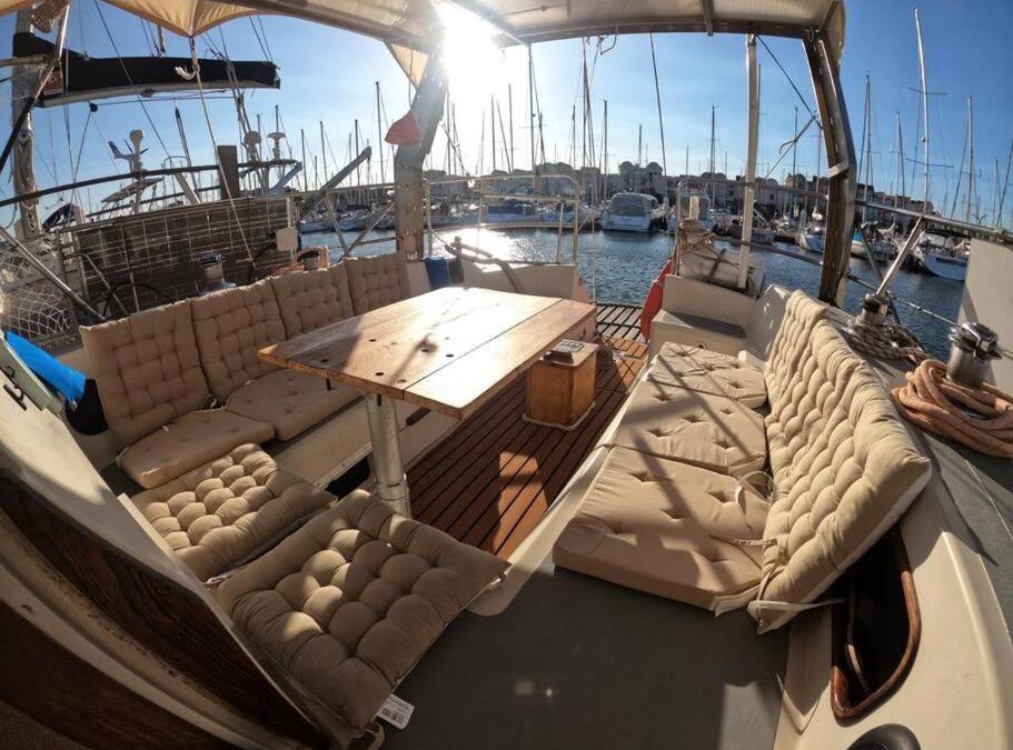 Gruissan Boat Rental | Voilier traditionnel, tout confort et au calme